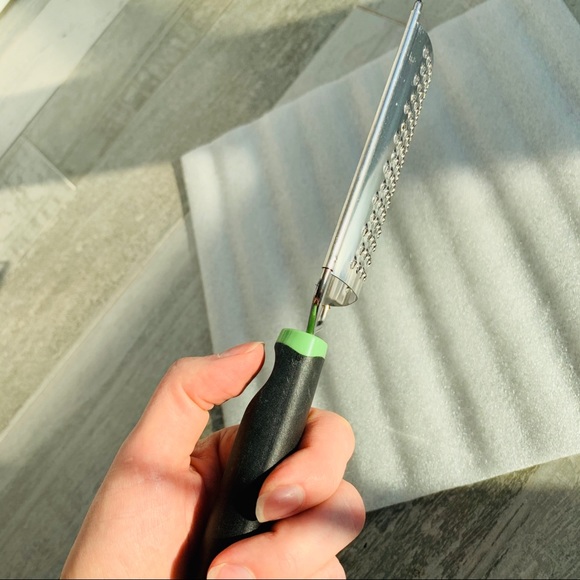 2-in-1 Cheese Zest Fine Grinder Comfort Rubber Handle - Picture 6 of 7